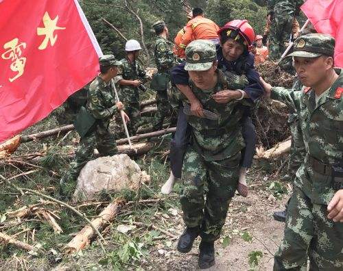 四川九寨溝地震已致25人遇難  三軍行大型空投箱助力抗震救災(zāi)